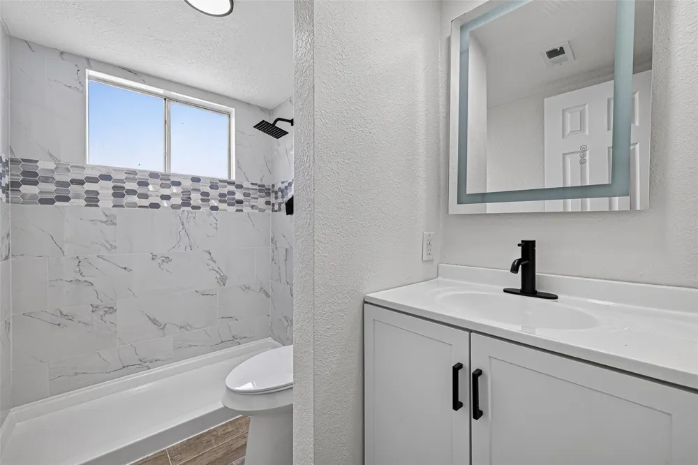 10102 Old Towne Lane Sugar Land, TX 77498