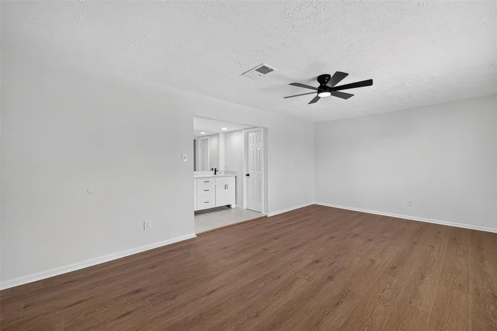 10102 Old Towne Lane Sugar Land, TX 77498