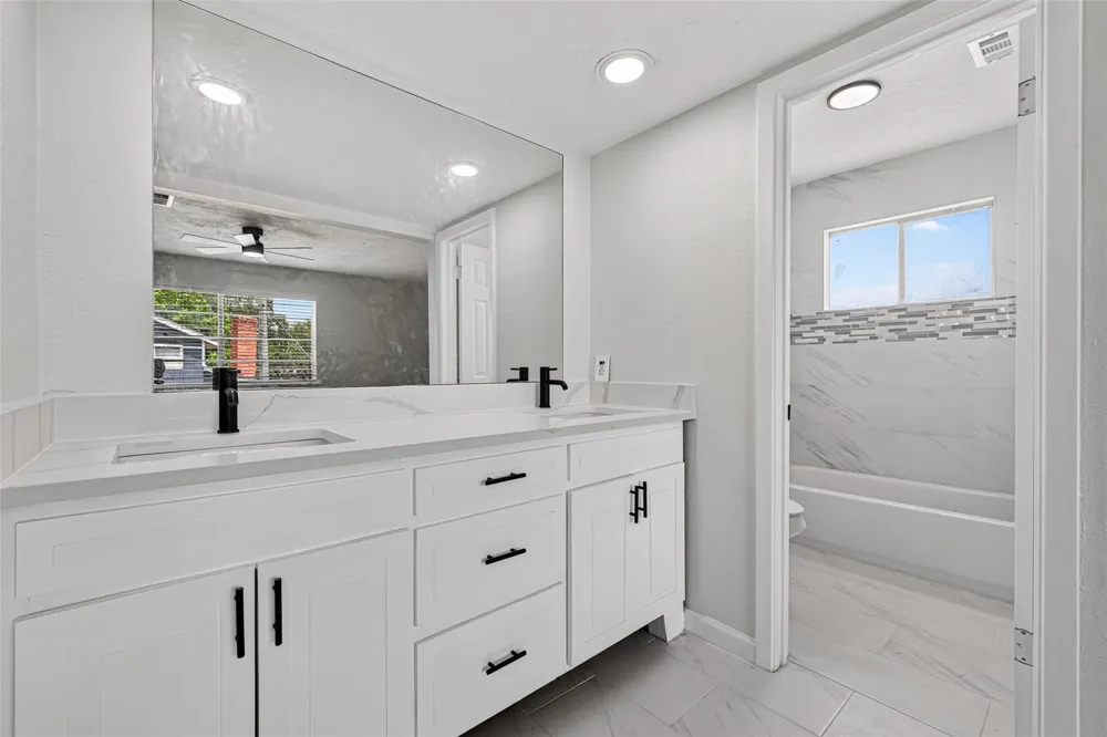 10102 Old Towne Lane Sugar Land, TX 77498
