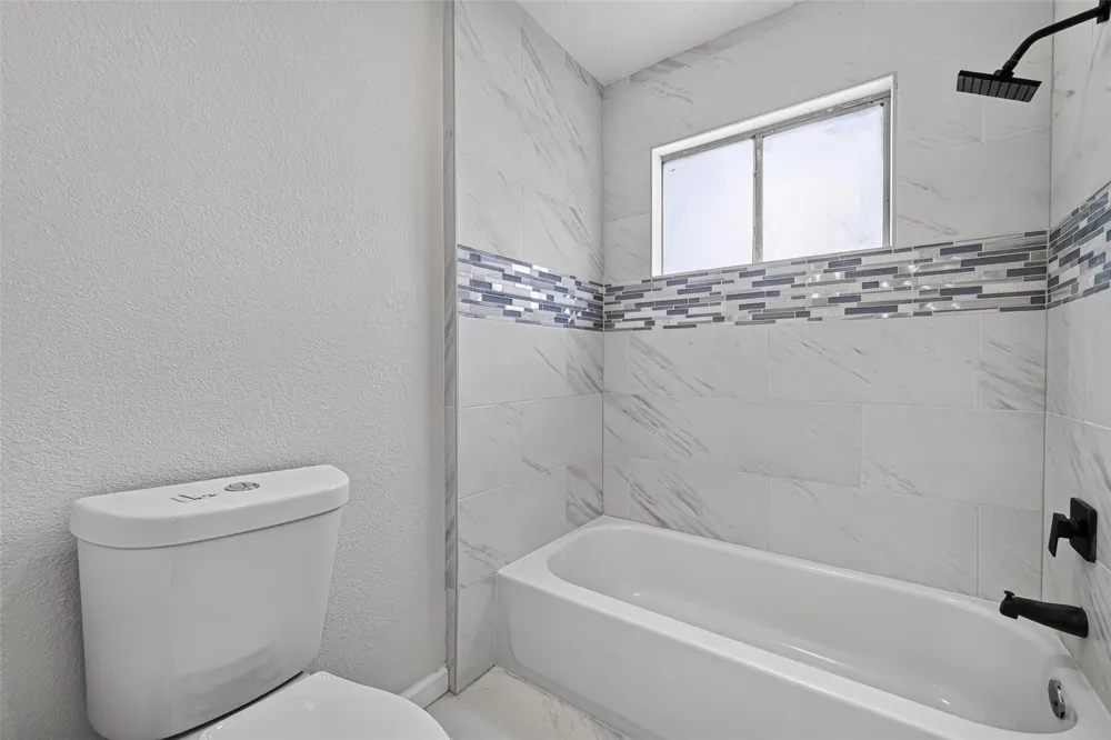 10102 Old Towne Lane Sugar Land, TX 77498