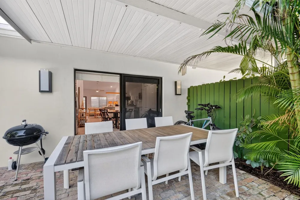 2904 Spanish Trail Delray Beach, FL 33483