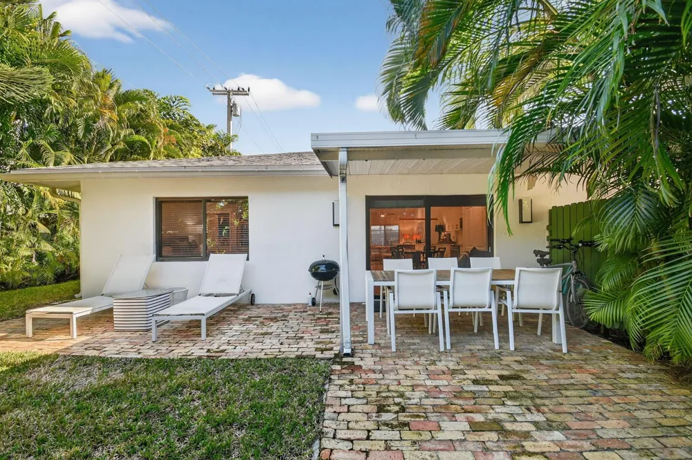 2904 Spanish Trail Delray Beach, FL 33483