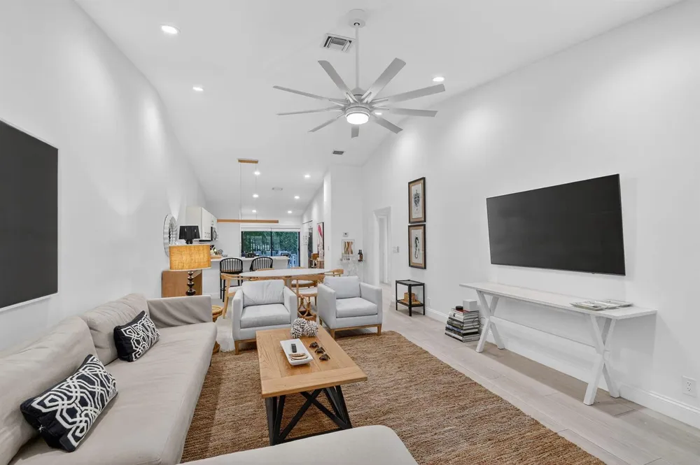 2904 Spanish Trail Delray Beach, FL 33483