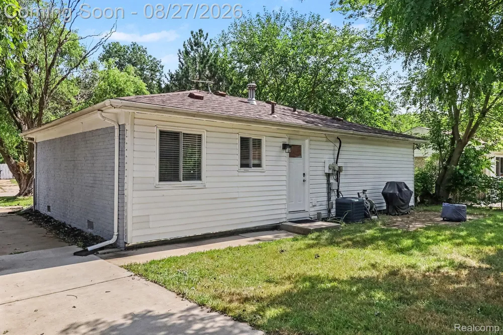 16042 Lauren Street Taylor City, MI 48180