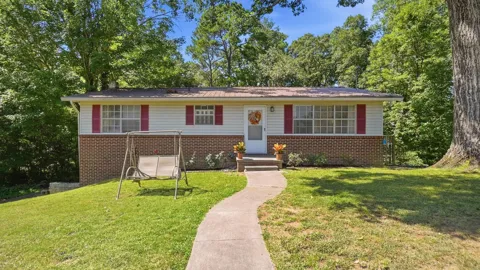 2462 Oak Circle SW
