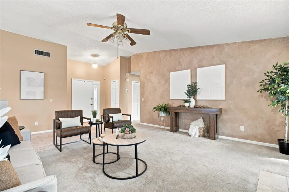 6803 LONGPOINTE WAY Tampa, FL 33615