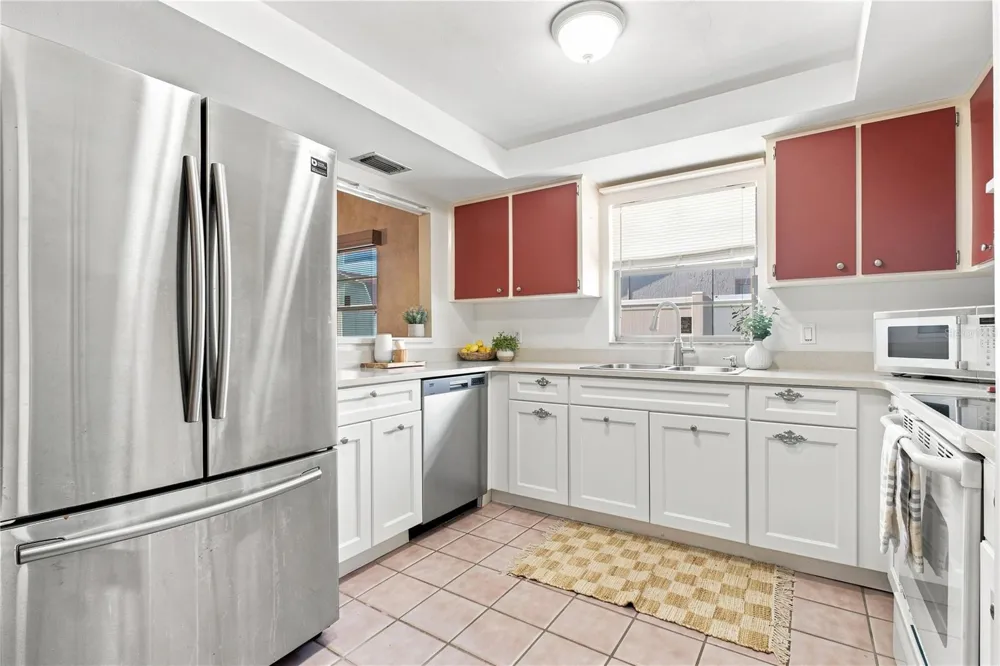 6803 LONGPOINTE WAY Tampa, FL 33615