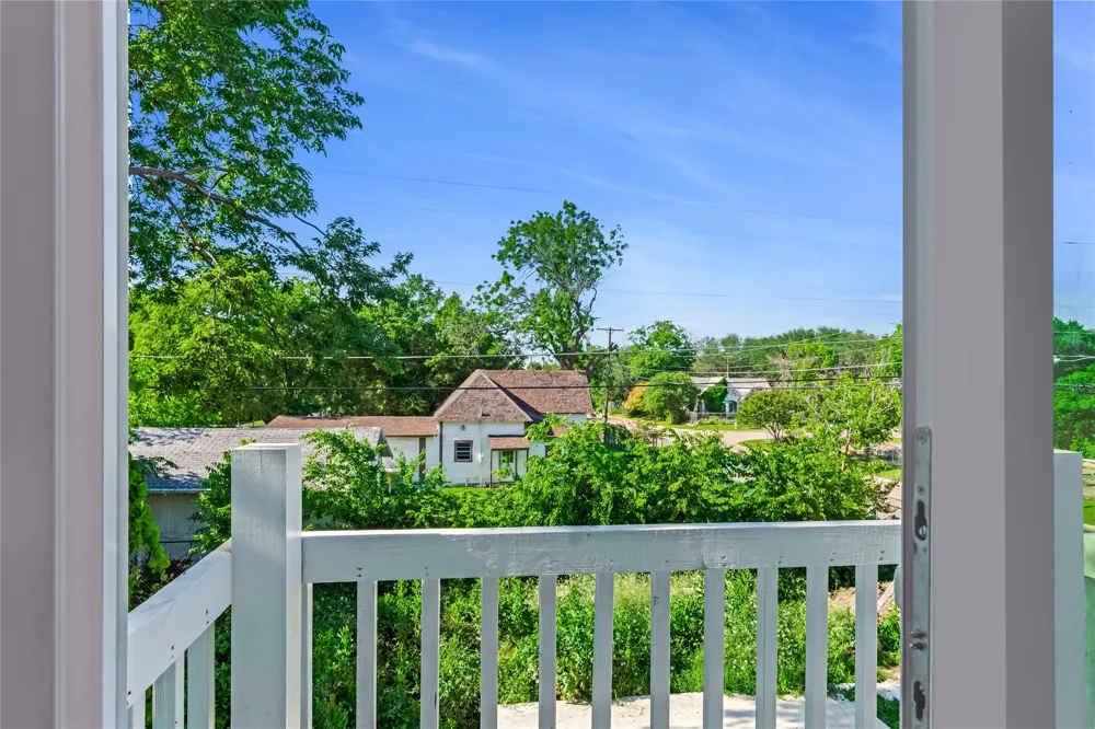 1641 E Tucker Street Fort Worth, TX 76104