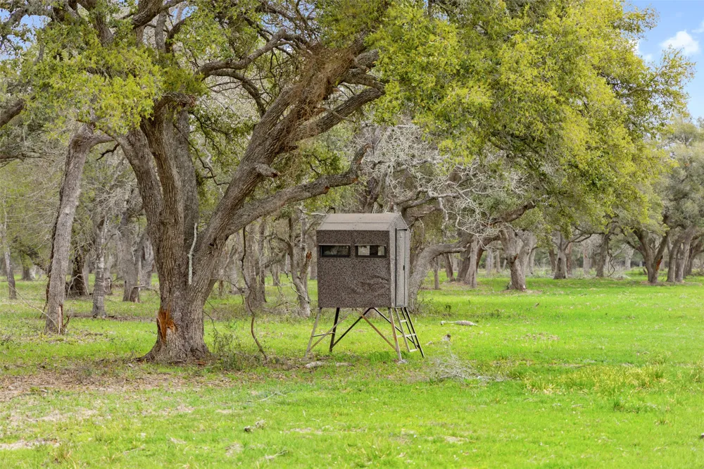 1 County Road 123 Edna, TX 77957