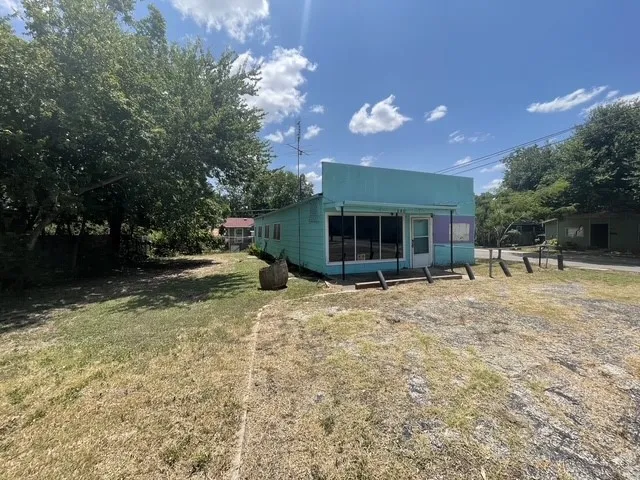 919 W 4th Street Taylor, TX 76574