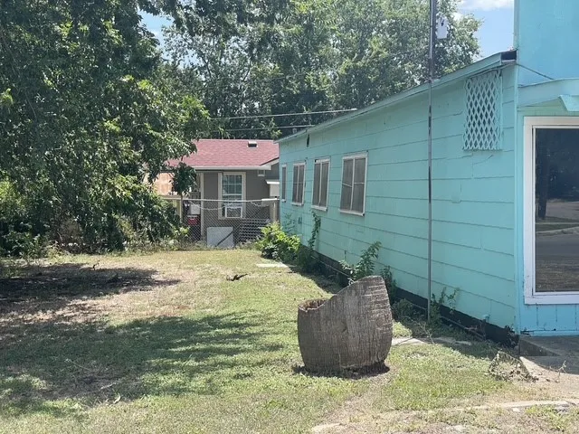 919 W 4th Street Taylor, TX 76574