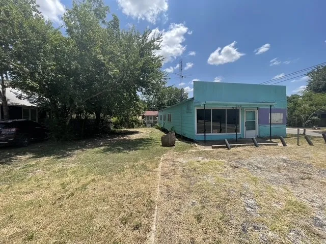 919 W 4th Street Taylor, TX 76574