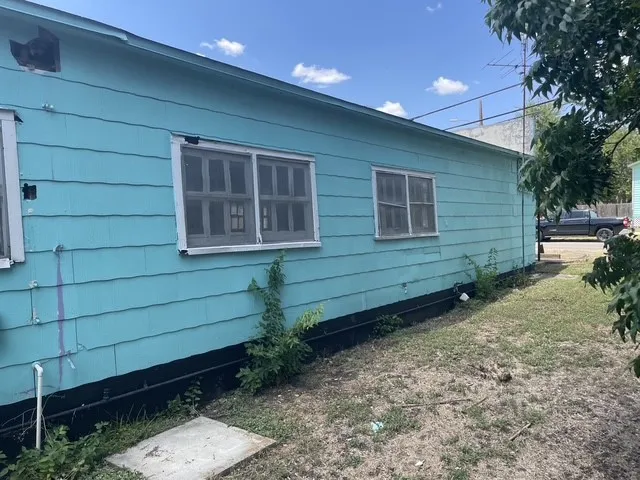 919 W 4th Street Taylor, TX 76574