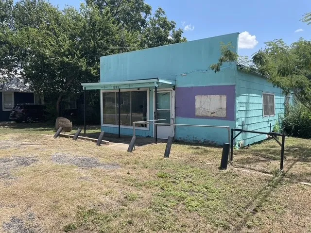 919 W 4th Street Taylor, TX 76574