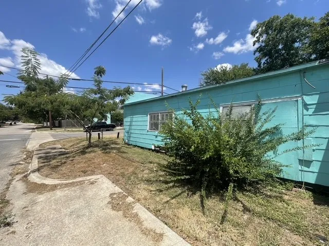 919 W 4th Street Taylor, TX 76574