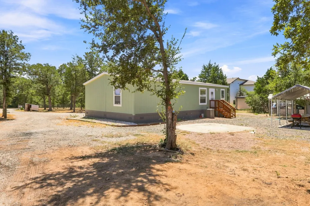 1039 Trailside Drive Elgin, TX 78621