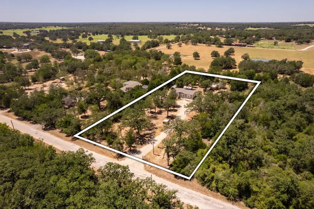1039 Trailside Drive Elgin, TX 78621