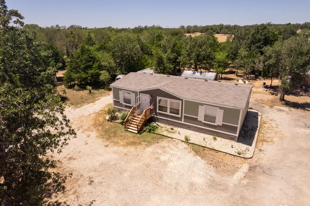 1039 Trailside Drive Elgin, TX 78621