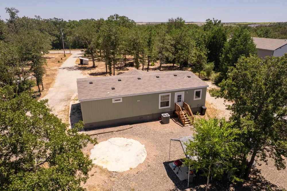 1039 Trailside Drive Elgin, TX 78621