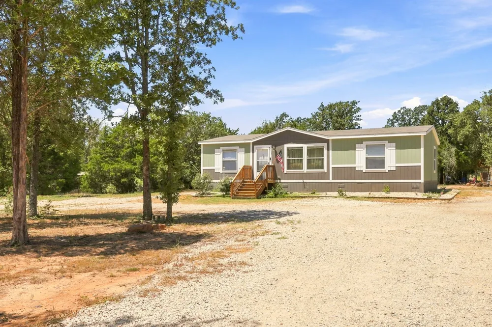 1039 Trailside Drive Elgin, TX 78621