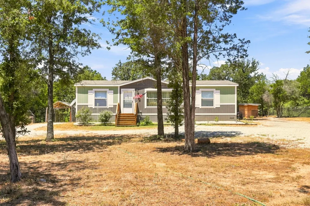 1039 Trailside Drive Elgin, TX 78621