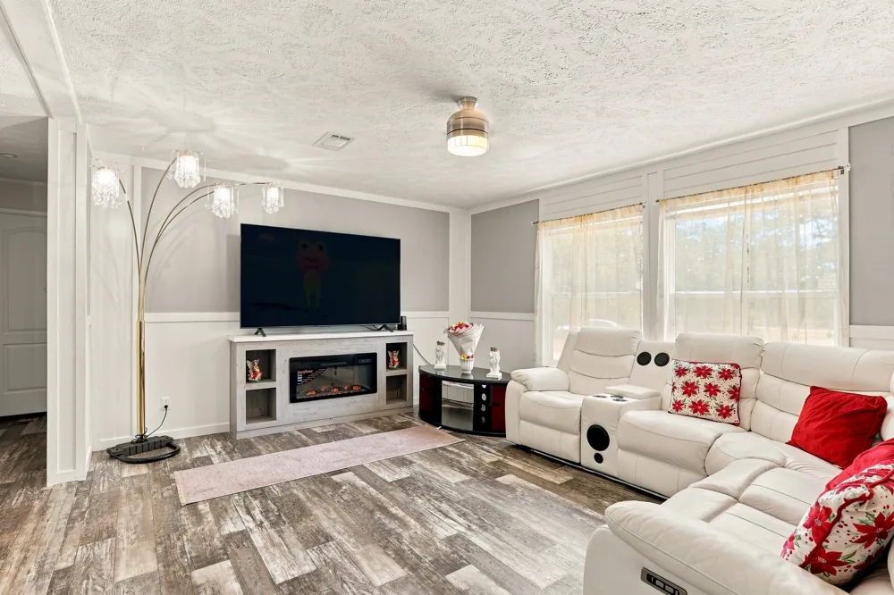 1039 Trailside Drive Elgin, TX 78621