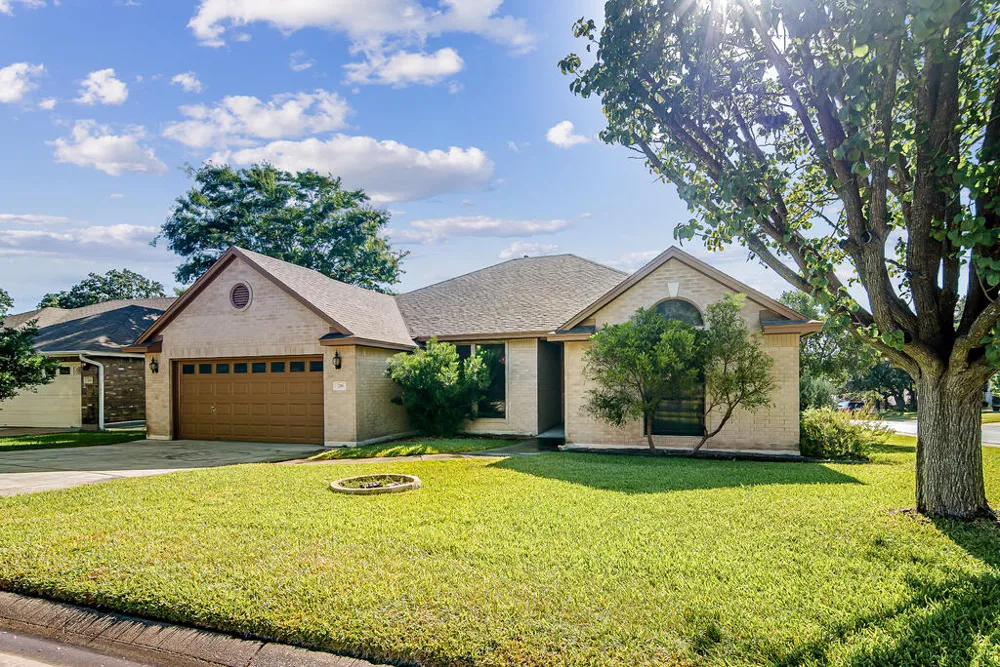 216 Meadow Brook Drive Fredericksburg, TX 78624