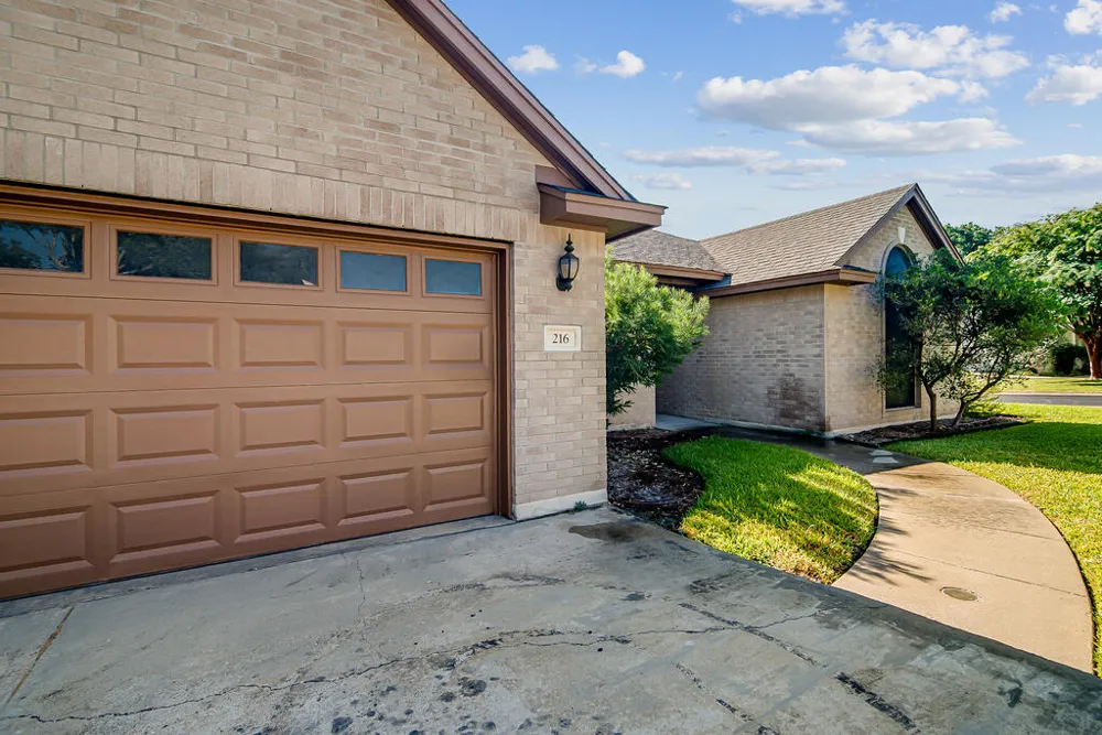 216 Meadow Brook Drive Fredericksburg, TX 78624