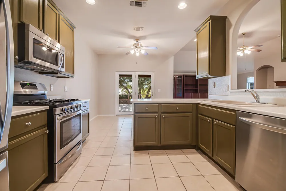 216 Meadow Brook Drive Fredericksburg, TX 78624