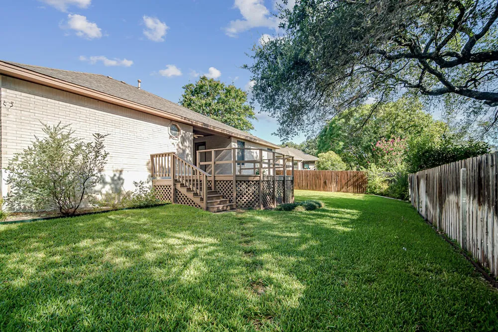 216 Meadow Brook Drive Fredericksburg, TX 78624
