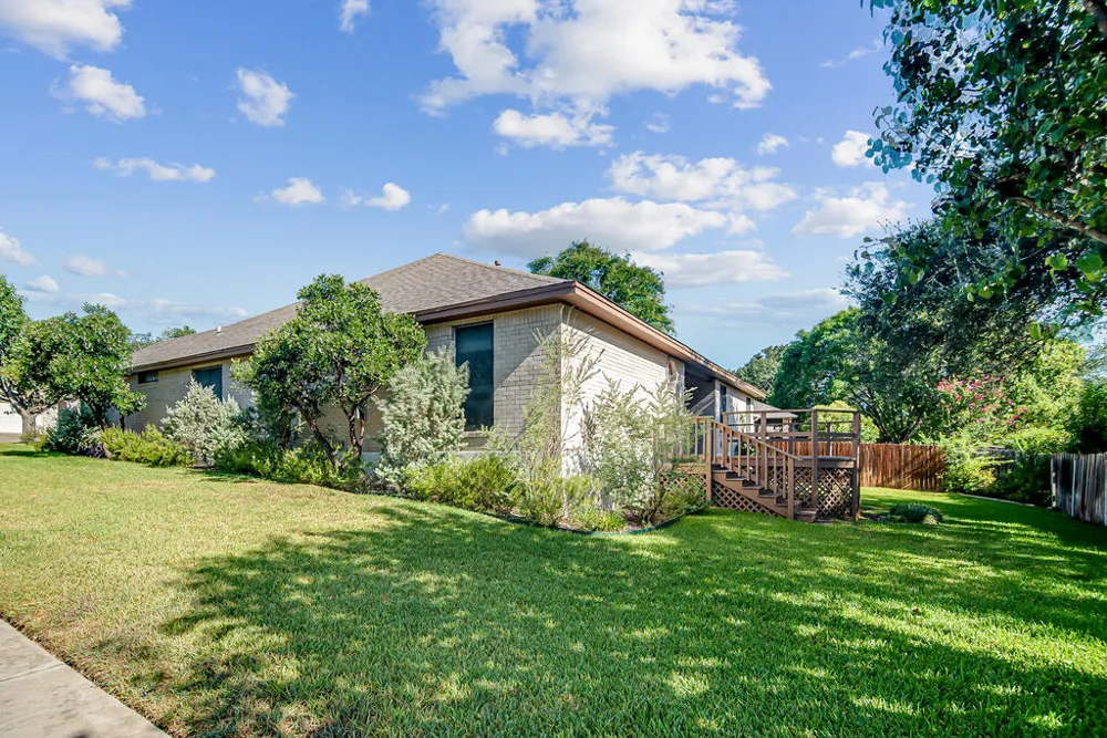 216 Meadow Brook Drive Fredericksburg, TX 78624