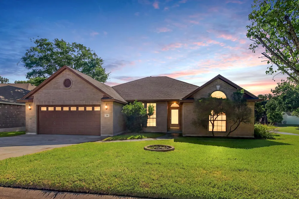 216 Meadow Brook Drive Fredericksburg, TX 78624