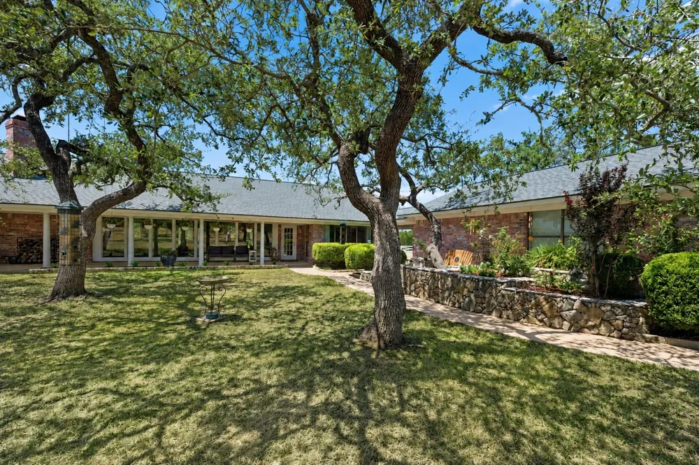 1501 Woods Loop Driftwood, TX 78619