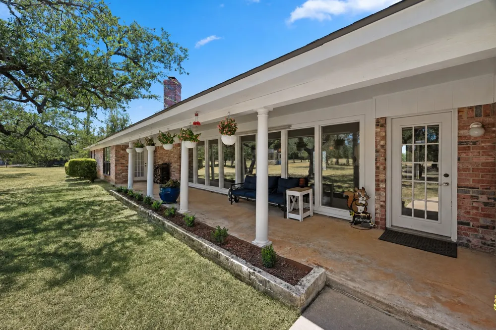 1501 Woods Loop Driftwood, TX 78619