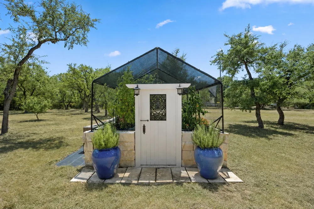 1501 Woods Loop Driftwood, TX 78619
