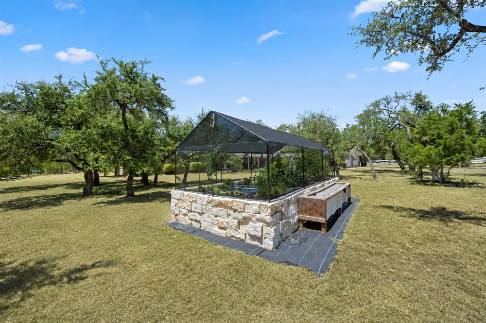 1501 Woods Loop Driftwood, TX 78619