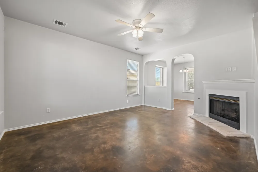 348 Sampson Kyle, TX 78640
