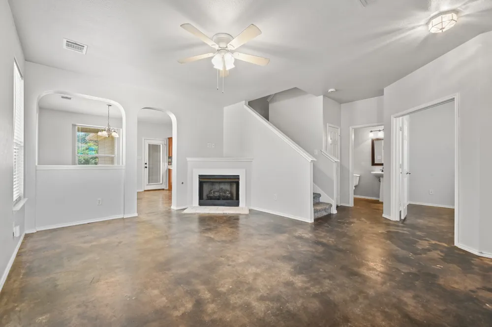 348 Sampson Kyle, TX 78640