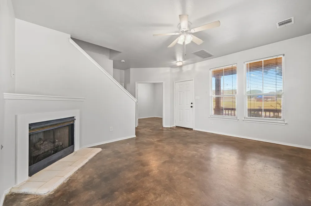 348 Sampson Kyle, TX 78640