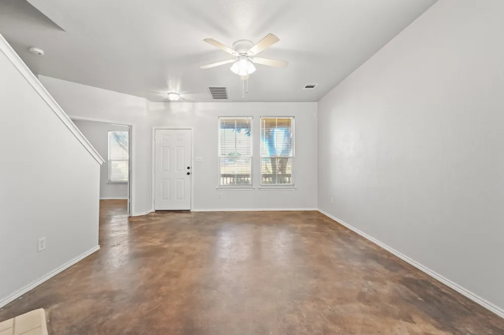 348 Sampson Kyle, TX 78640