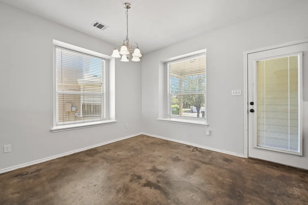 348 Sampson Kyle, TX 78640
