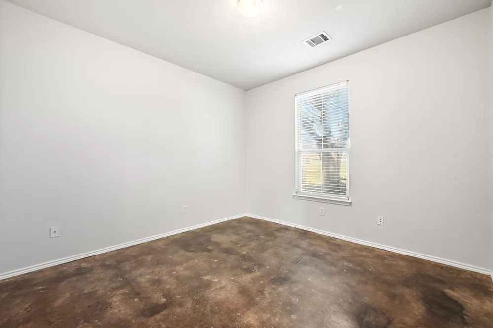 348 Sampson Kyle, TX 78640