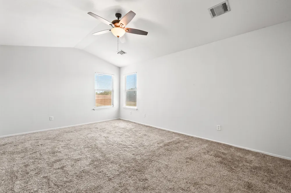348 Sampson Kyle, TX 78640