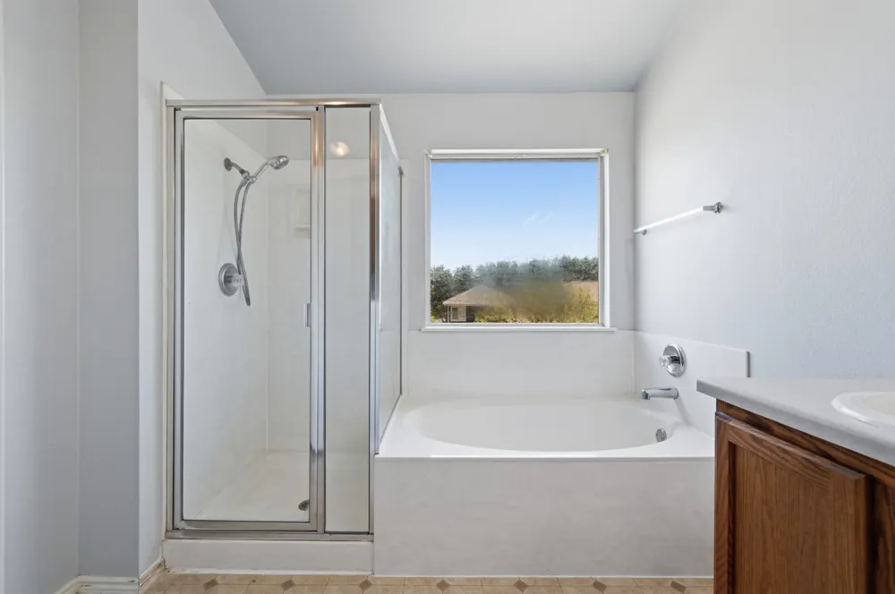 348 Sampson Kyle, TX 78640