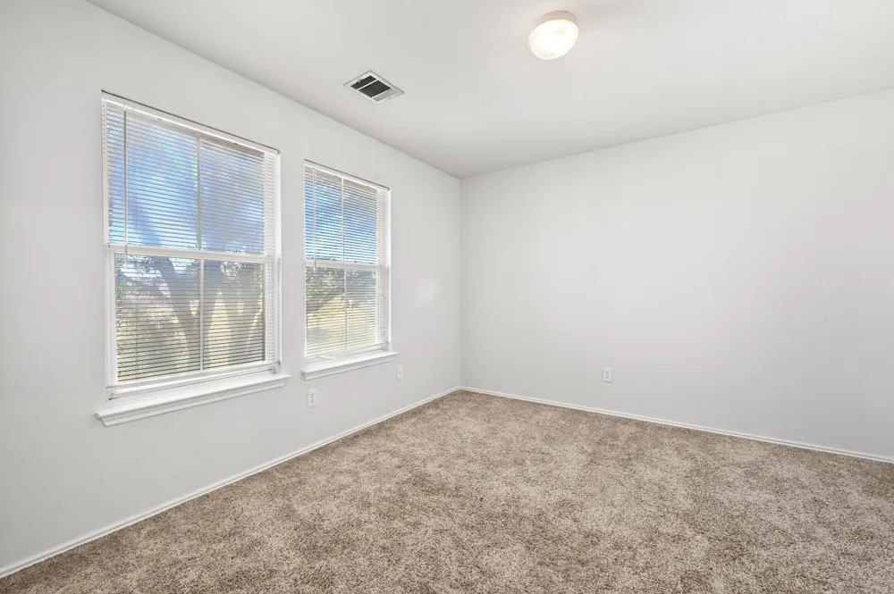 348 Sampson Kyle, TX 78640