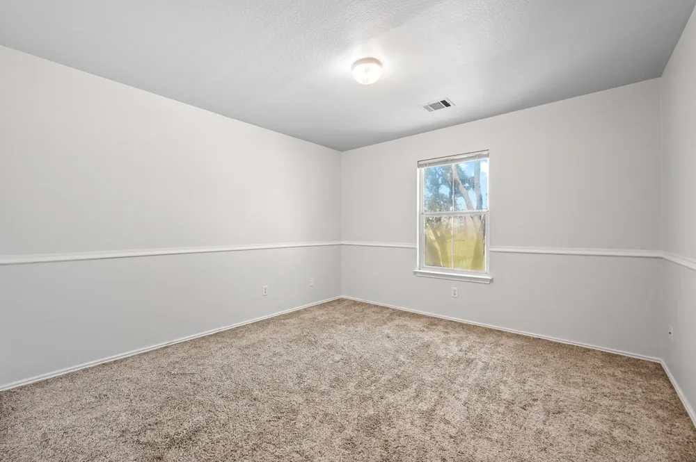 348 Sampson Kyle, TX 78640