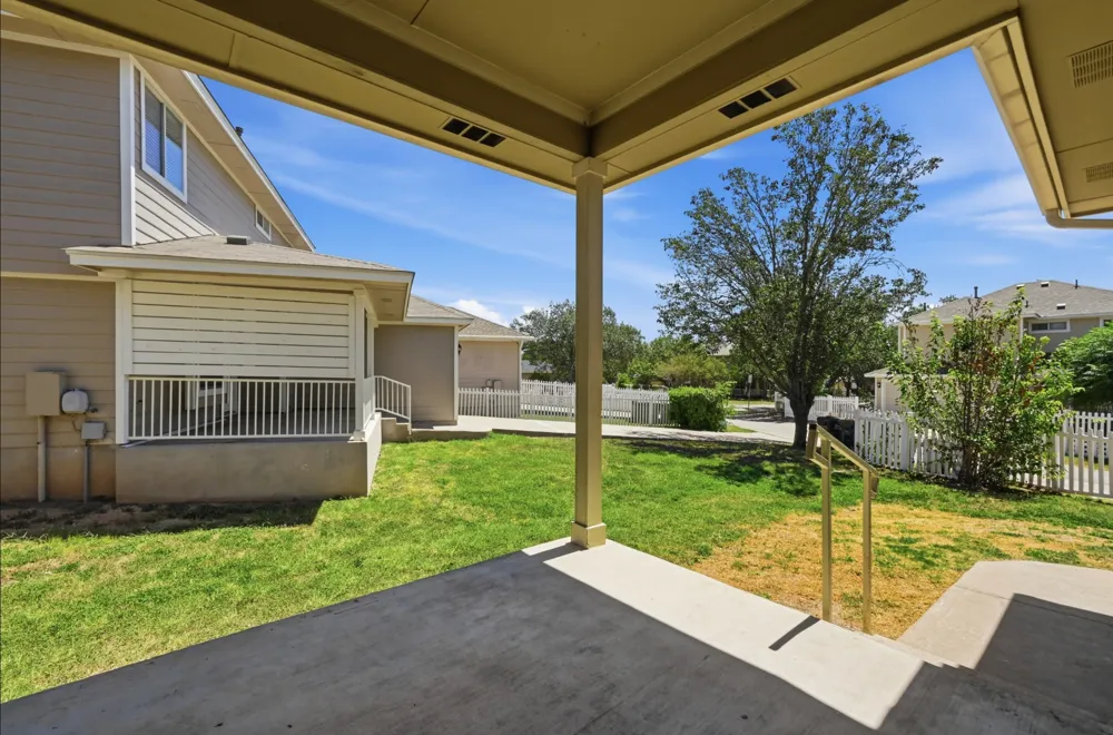 348 Sampson Kyle, TX 78640