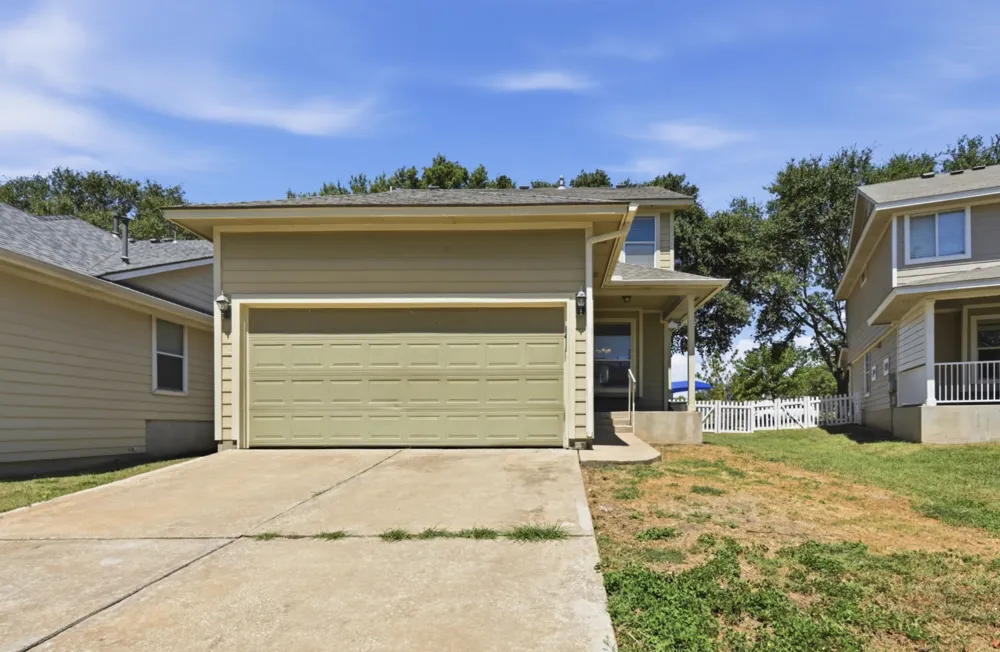 348 Sampson Kyle, TX 78640