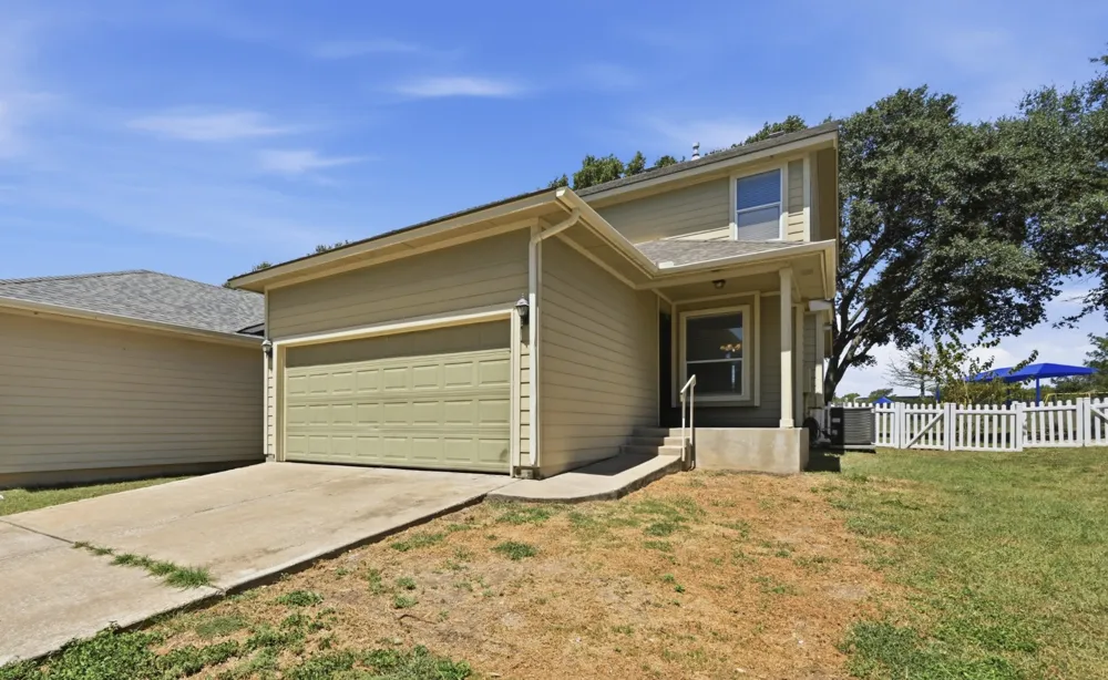 348 Sampson Kyle, TX 78640