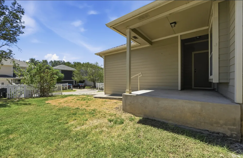 348 Sampson Kyle, TX 78640